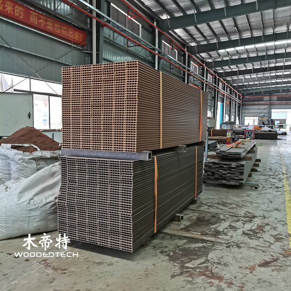 durable-composite-decking-4.5-m-length-boards-for-flexible-design-1
