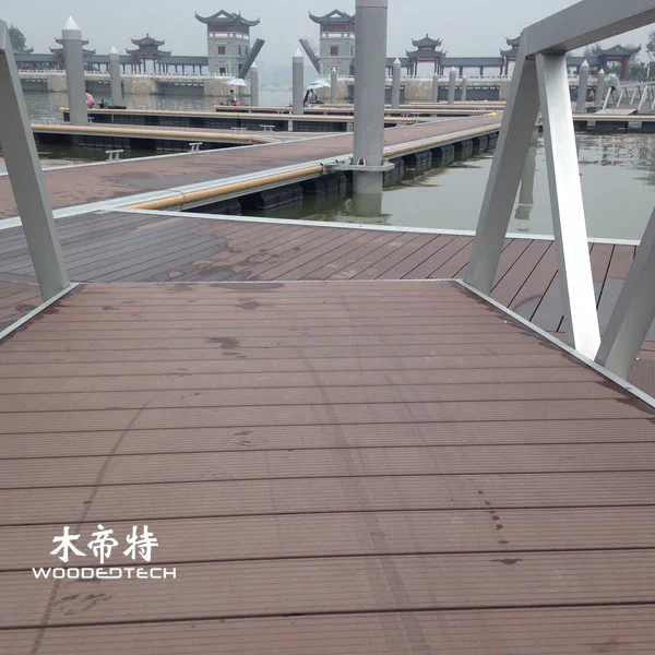 Tavole di decking in plastica riciclata durevole per patio all'aperto e progetti commerciali