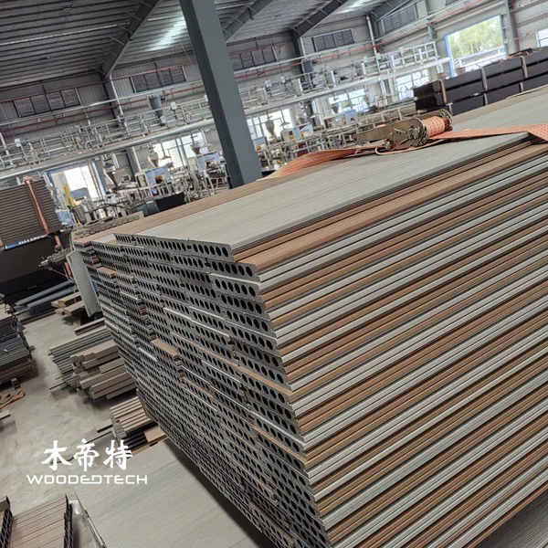 Durable Wood Plastic Flooring for Patio and Backyard Landscaping
