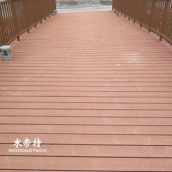 how-to-remove-composite-deck-stain-cleaning-care-solutions-2