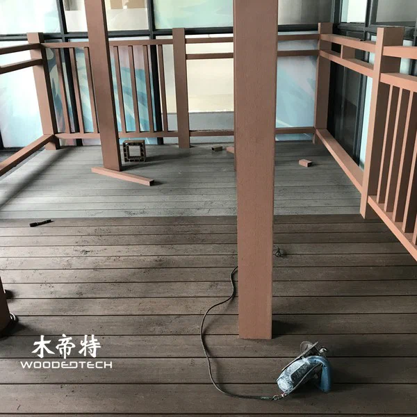 WPC Fence Post для стабиловых строительных садов забора на открытом воздухе и приложений конфиденциальности