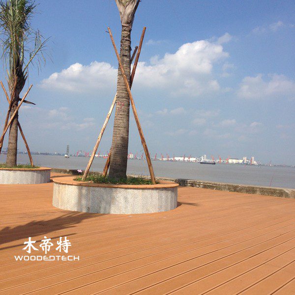 solid-composite-decking-boards-with-superior-load-bearing-capacity-factory-direct-2