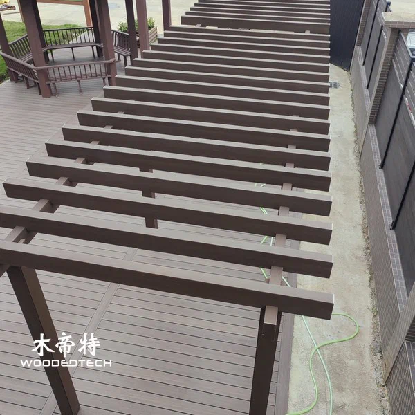 你能把一只佩戈拉放在复合甲板上吗?是的,这是一场完美的比赛!