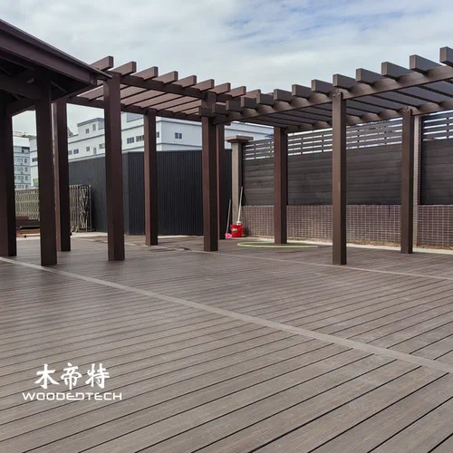Pergola on Composite Deck: Enhance Your Backyard Leisure and Landscaping